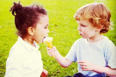sharing-ice-cream-kids_f
