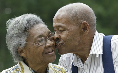 elderly-couple-remarry-48-years-after-divorce-lena-henderson-and-roland-davis