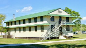 350px-Keesler_WWII_Bks